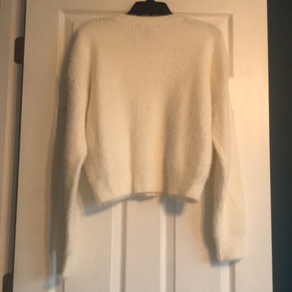 Fuzzy white sweater - Picture 5 of 5